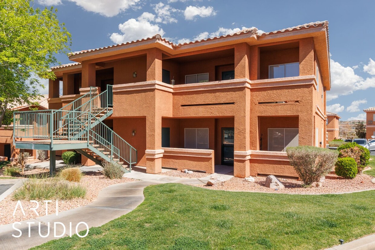 Foto principal - Furnished 3 Bedroom, 2 Bathroom Condo at T...