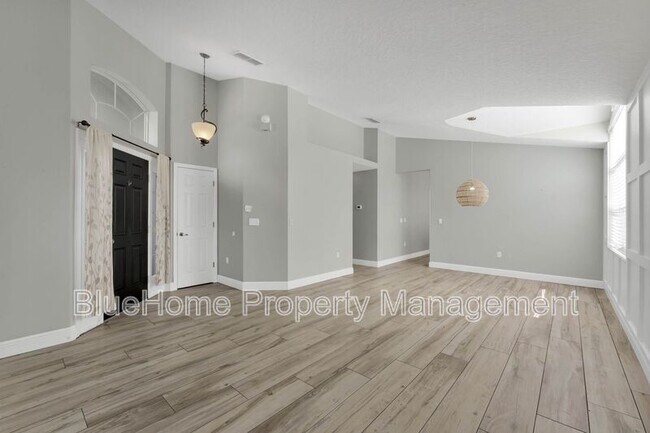 Building Photo - 905 Devon Creek Rd