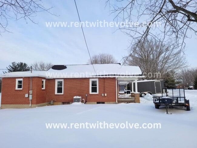 Building Photo - 1992 W County Rd 100 S