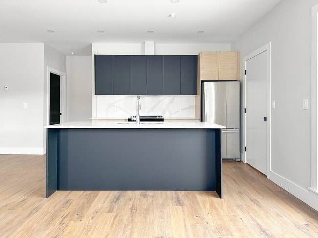 Building Photo - 8 Walker Av