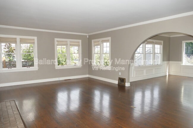 Building Photo - 3246 Conkling Pl W