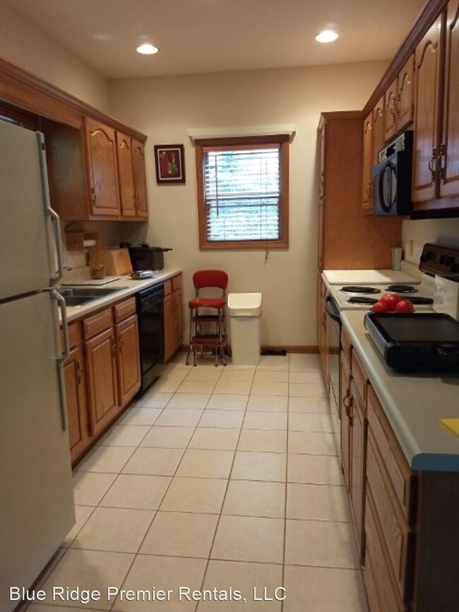 Building Photo - 2 br, 2 bath House - 50 Pine Bluff #14