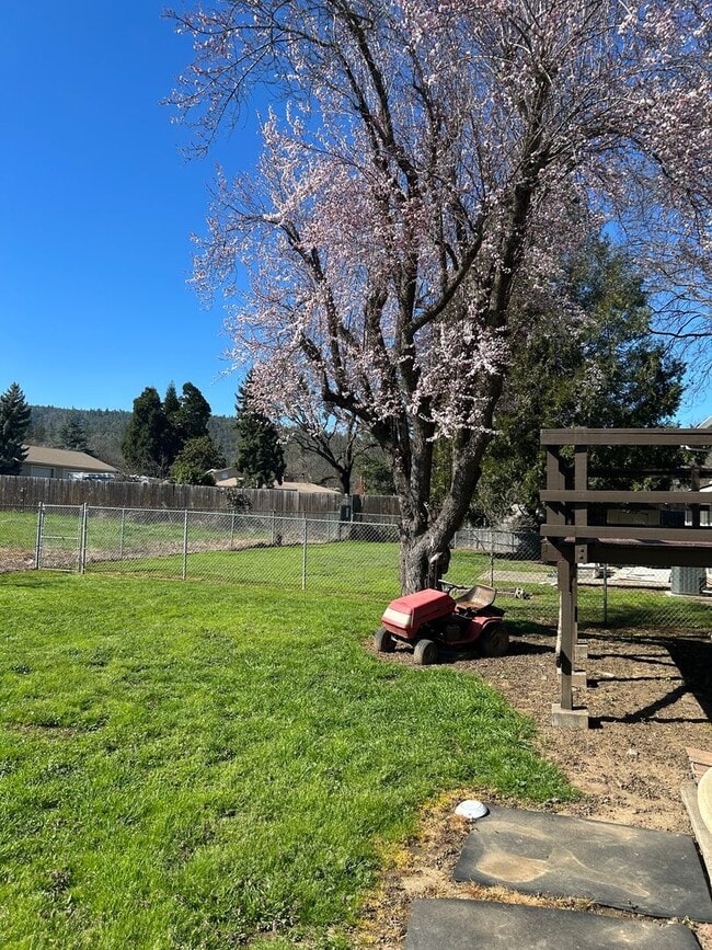 Building Photo - 2883 W Griffin Creek Rd