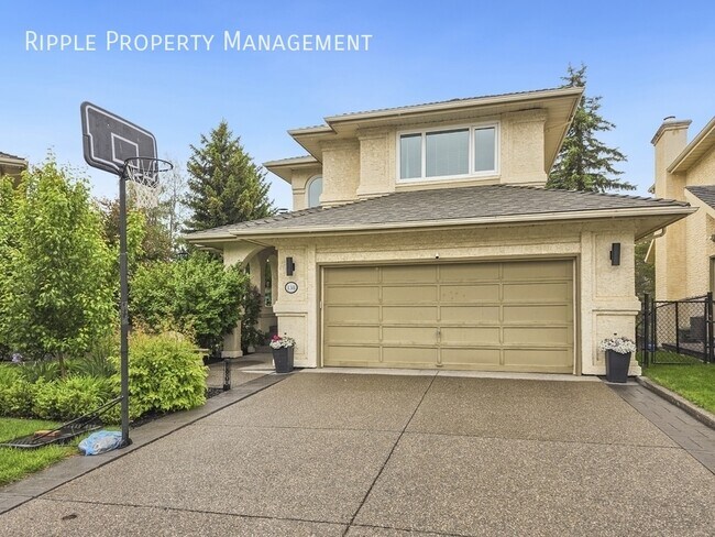 Photo du bâtiment - PRESTIGIOUS 4 BEDS + DEN, 3.5 BATHS SINGLE-FAMILY HOME | EXCLUSIVE MCKENZIE LAKE COMMUNITY