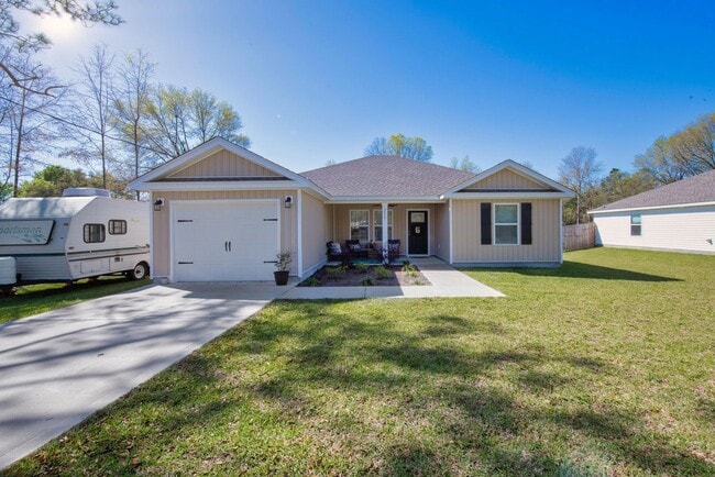 Building Photo - 3 bedrooms 2 bathrooms