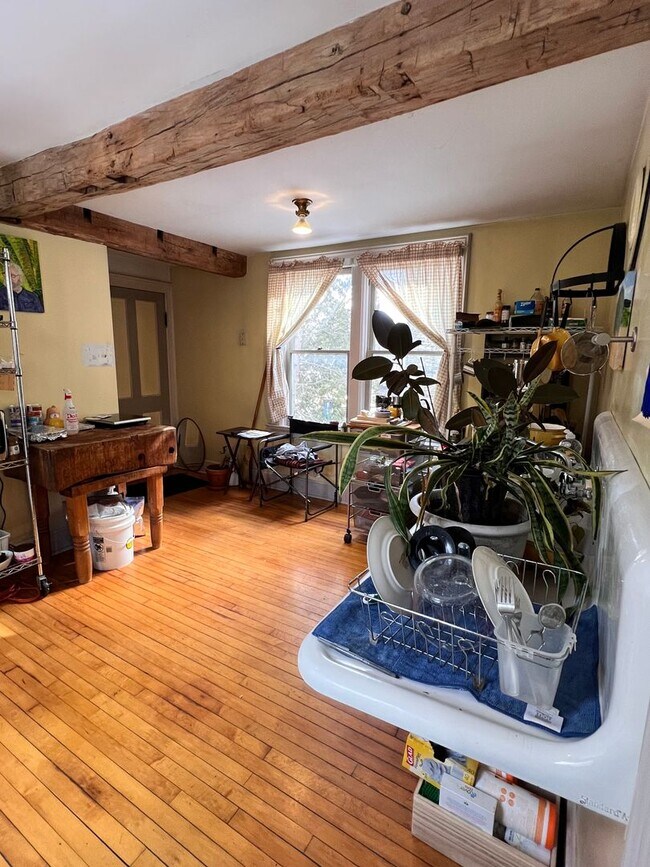 Building Photo - Brewer's Hill 2 Bed 2 Bath Single Family Home