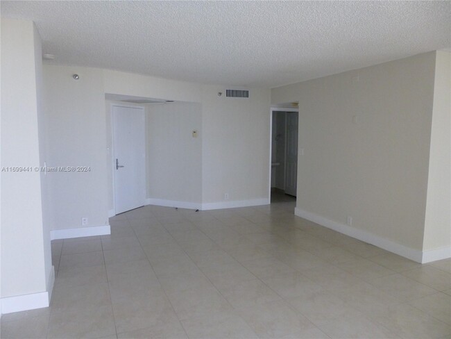 Foto del edificio - 3530 Mystic Pointe Dr