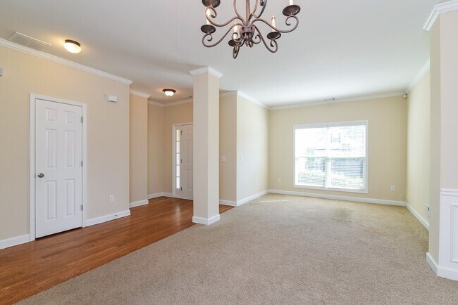 Foto del edificio - 738 Austin Creek Dr