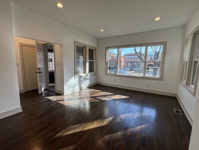 Foto del edificio - 7812 S Paxton Ave