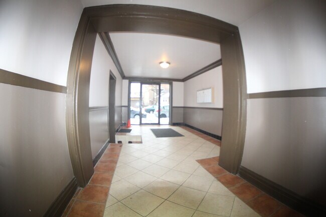 Building Photo - 2243 W Rosemont Ave