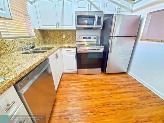 Building Photo - 6700 Royal Palm Blvd