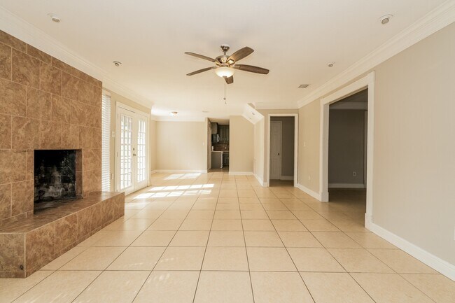 Foto del edificio - 17327 Rolling Creek Dr