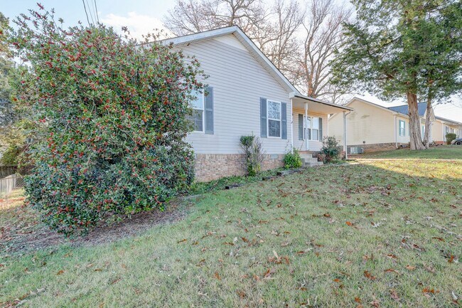 Building Photo - Sweet 3 br 2 ba. in the Heart of St. B.