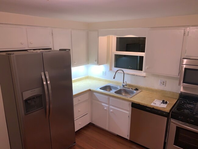 Building Photo - 4268 Sample Ct
