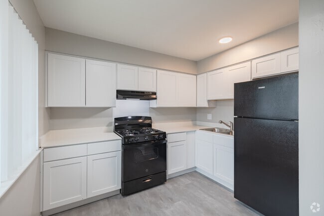 2BR, 1BA - 650SF - Kitchen - The Ranches Of Rosebrook