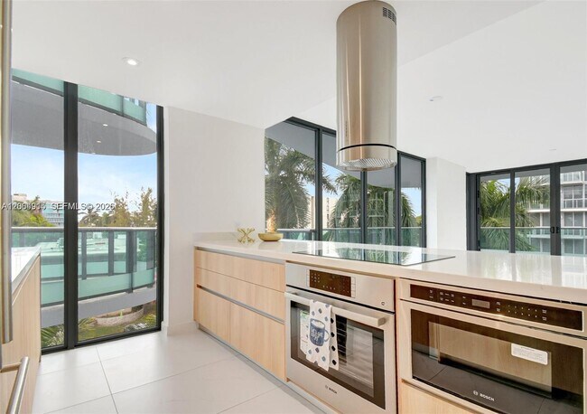 Foto del edificio - 9901 W Bay Harbor Dr