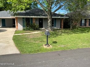 Building Photo - 128 Longfellow Dr