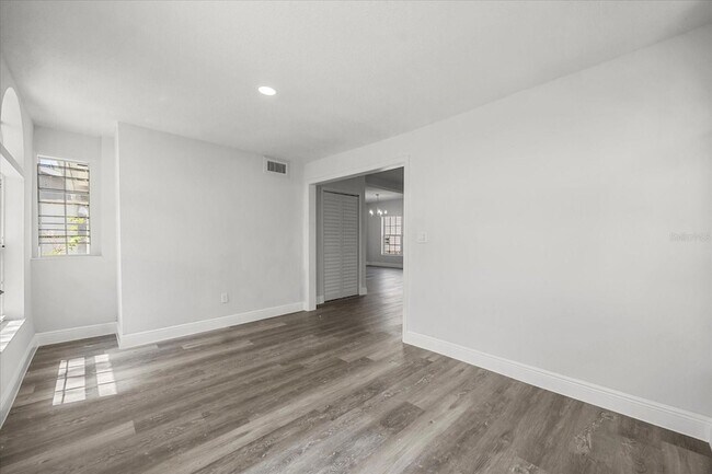 Building Photo - 111 E Ave C