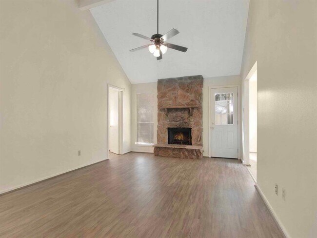 Foto del edificio - 12311 Taylors Crossing Dr