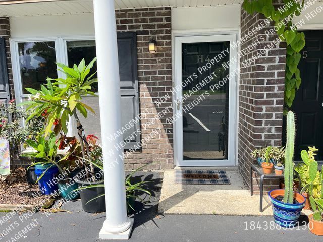 Building Photo - 2 Bedroom Townhouse- West Ashley