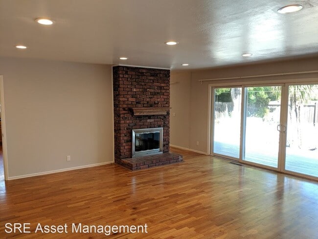 Building Photo - 4 br, 2 bath House - 1636 English Dr