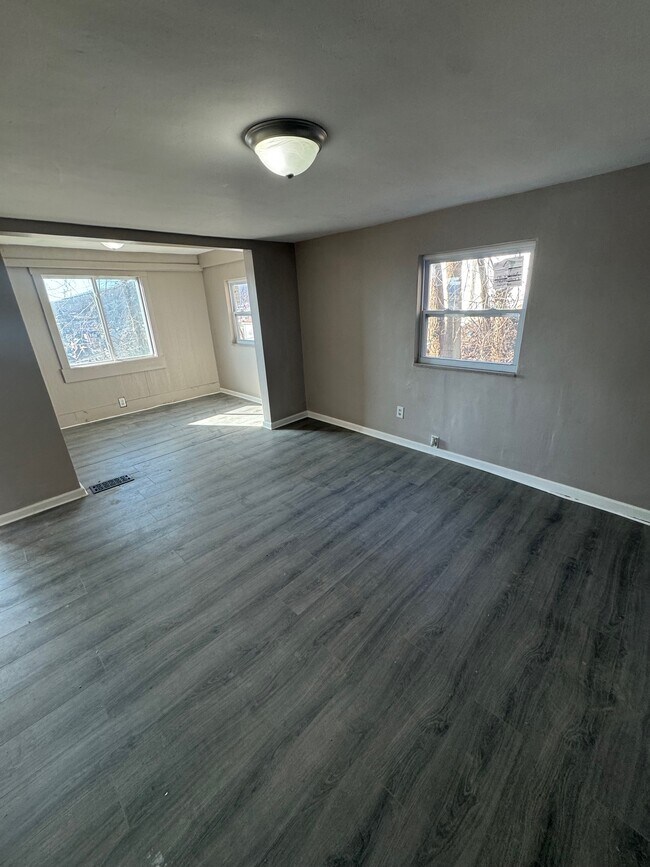 Building Photo - 908 Benwood Ave