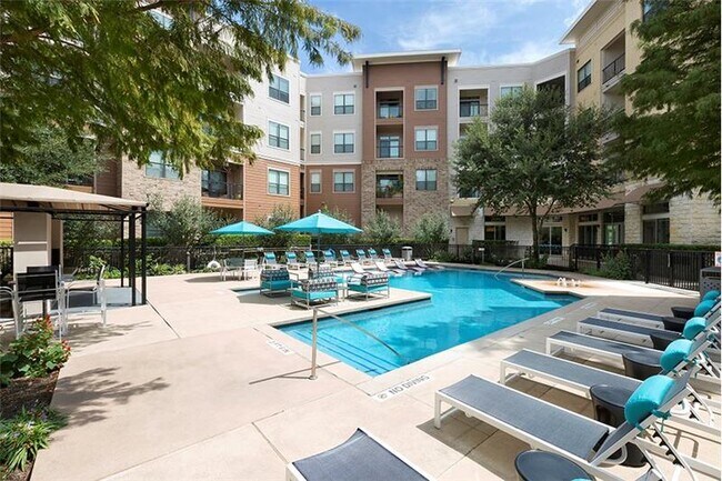 Foto del edificio - 4602 Mueller Blvd