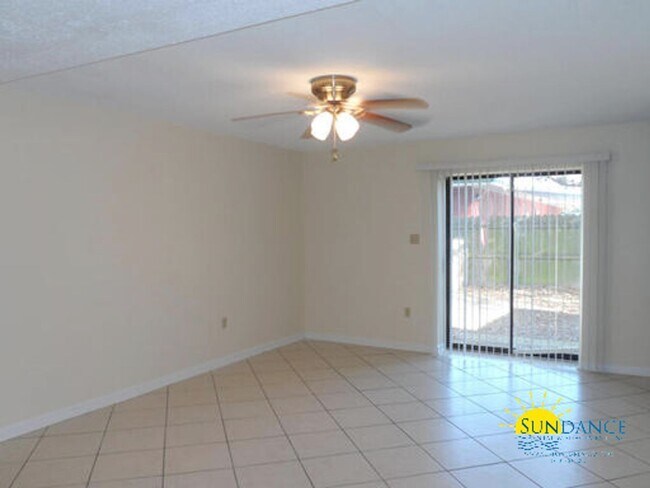 Foto del edificio - Spacious Townhouse in Downtown Fort Walton...