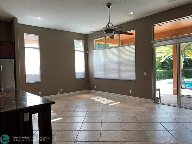 Foto del edificio - 10635 NW 83rd Ct