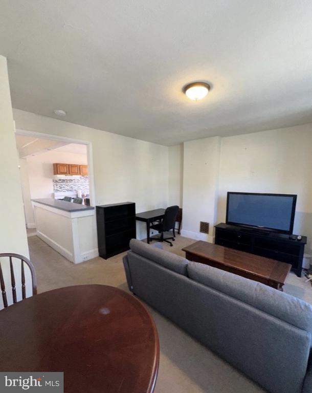 Foto del edificio - 304 E Front St