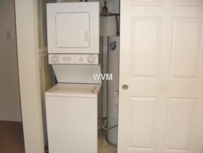 Building Photo - Eagle Village Ground Floor townhouse