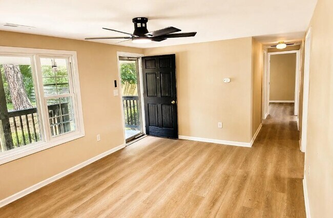 Foto del edificio - 704 N Grimes St