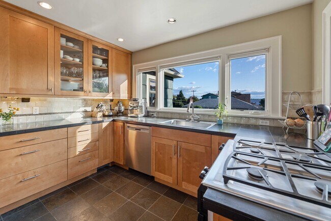 Foto del edificio - 4701 36th Ave NE