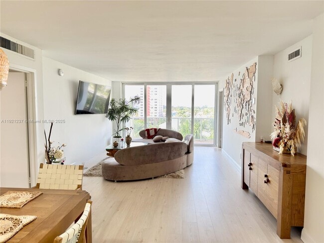 Foto del edificio - 3140 S Ocean Dr