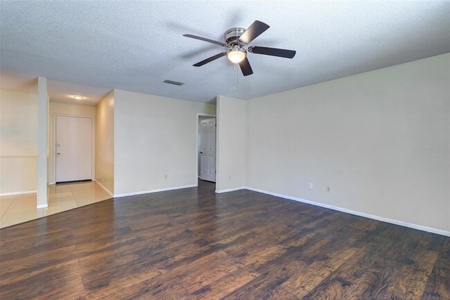 Building Photo - 1915 Saginaw Ct