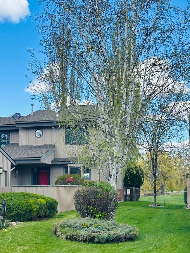 Building Photo - Stunning Kalispell Golf Course Home
