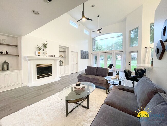 Foto del edificio - Custom Furnished 4 bed 3.5 bath in Emerald...