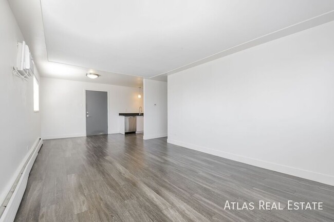 Building Photo - Beautiful 2 Bedroom 1 Bathroom, W/D in Uni...