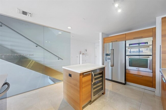 Foto del edificio - 2950 NE 188th St
