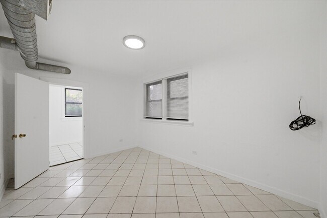 Foto del edificio - 2448 N Keeler Ave
