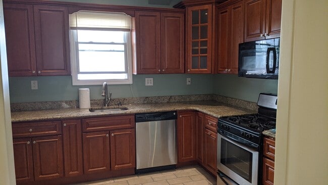 Building Photo - 438 Oakley Avenue