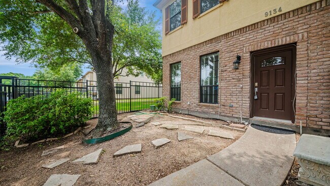 Foto del edificio - 9134 Lakes At 610 Dr