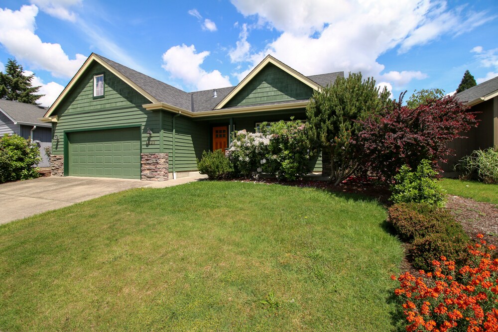 Foto principal - Beautiful 3-Bedroom, 2-Bath Home In The Ri...