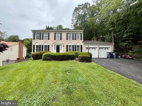 Building Photo - 3104 Titanic Dr