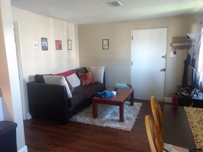 Building Photo - 812 Suismon St