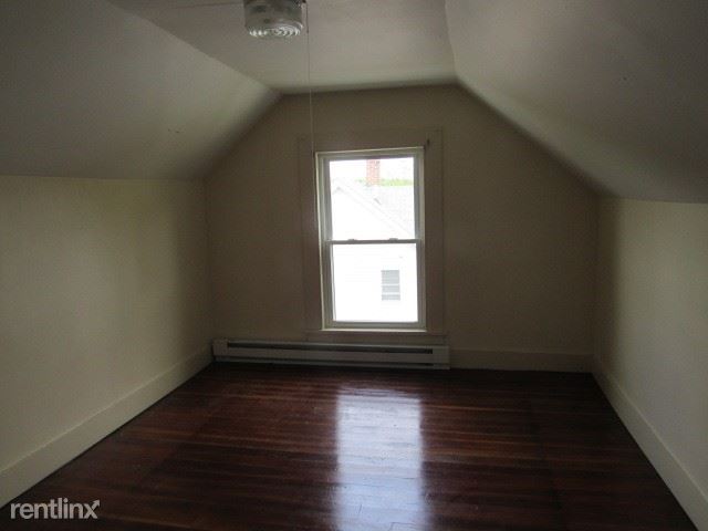 Primary Photo - 94 Divinity St