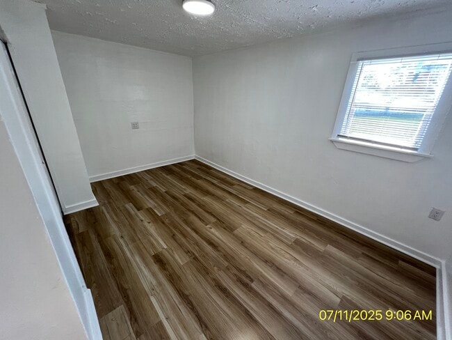Building Photo - 3006 S Hackley St