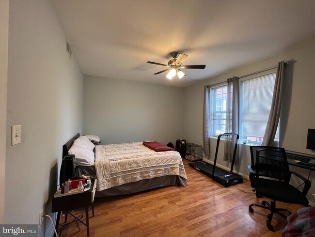 Foto del edificio - 1808 Queens Ln