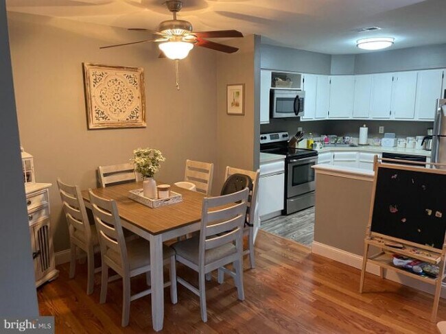 Building Photo - 26B Sumac Ct