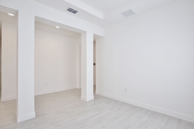 Foto del edificio - Modern 3/3 Gorgeous Home with a 2 Car Gara...